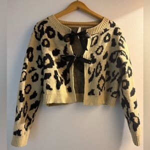 Stylish Leopard Print Cardigan with Black Bow Accents